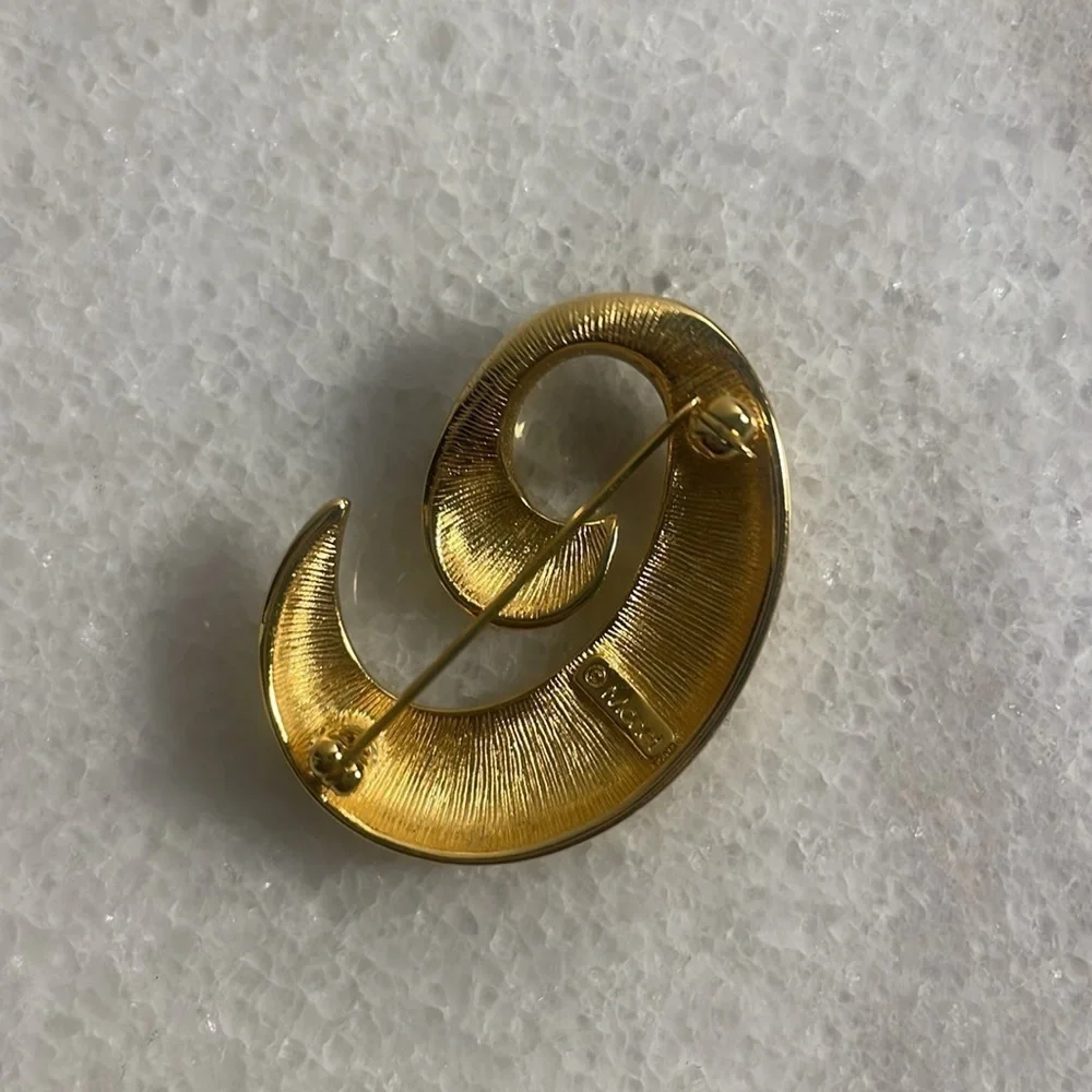 Monet brooch fashion